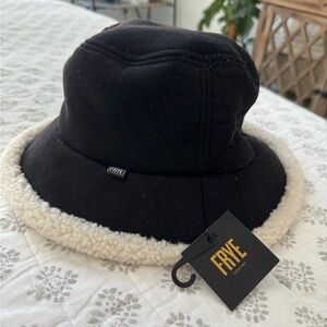 NWT Frye Adult Unisex Solid Black Suede Like Sherpa Lined Bucket Hat